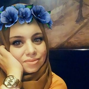 Meet your Posher, Ghada